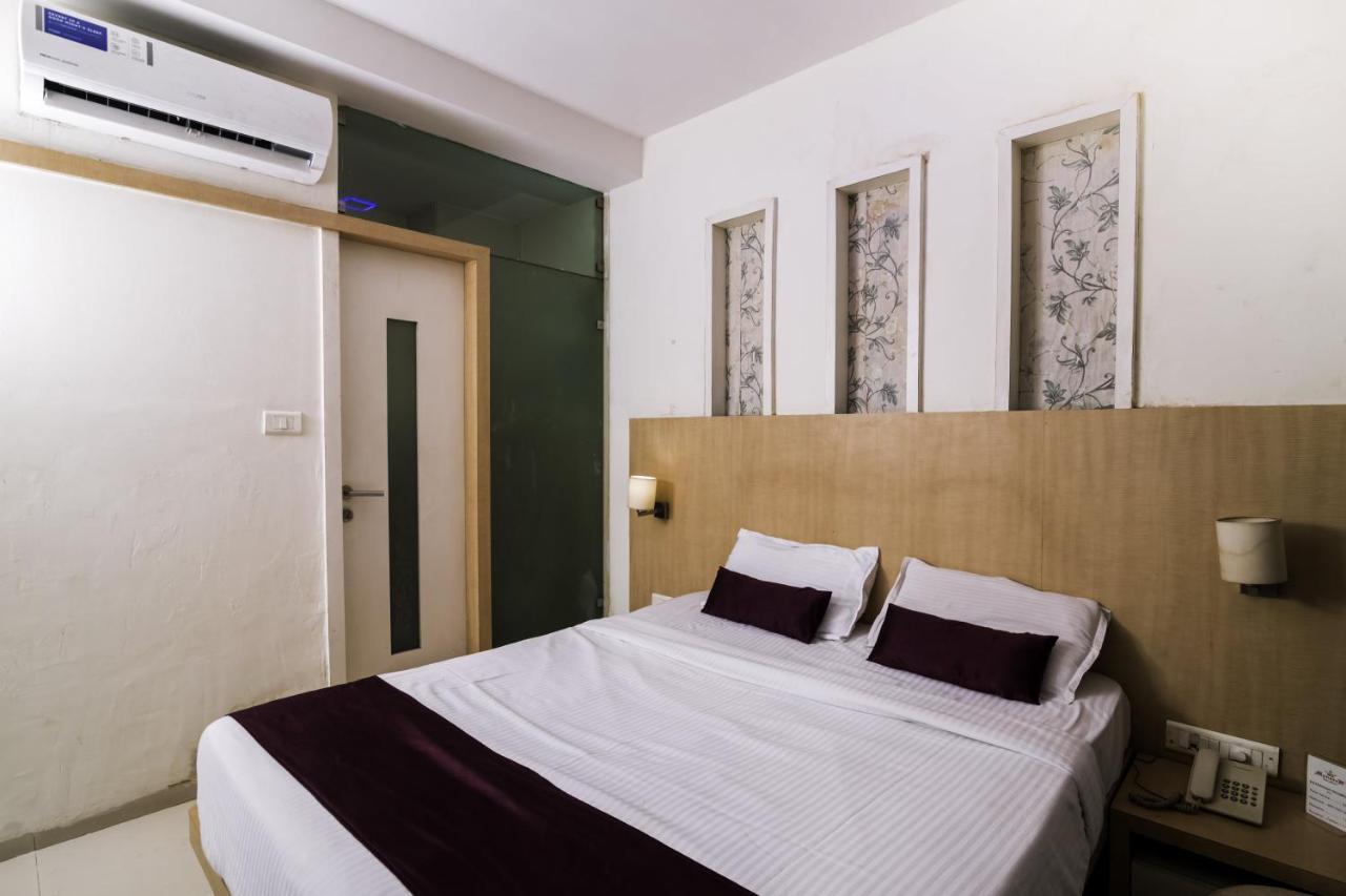 Hotel Monarch Guestline In Midc Rabale, Navi Mumbai Exteriör bild