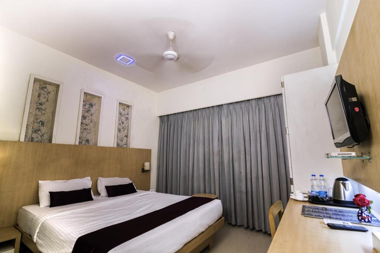 Hotel Monarch Guestline In Midc Rabale, Navi Mumbai Exteriör bild