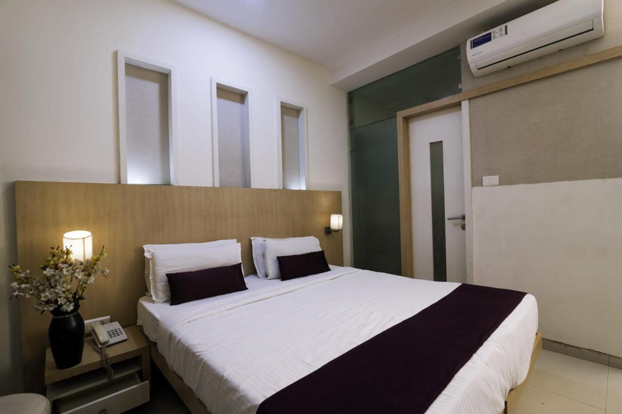 Hotel Monarch Guestline In Midc Rabale, Navi Mumbai Exteriör bild