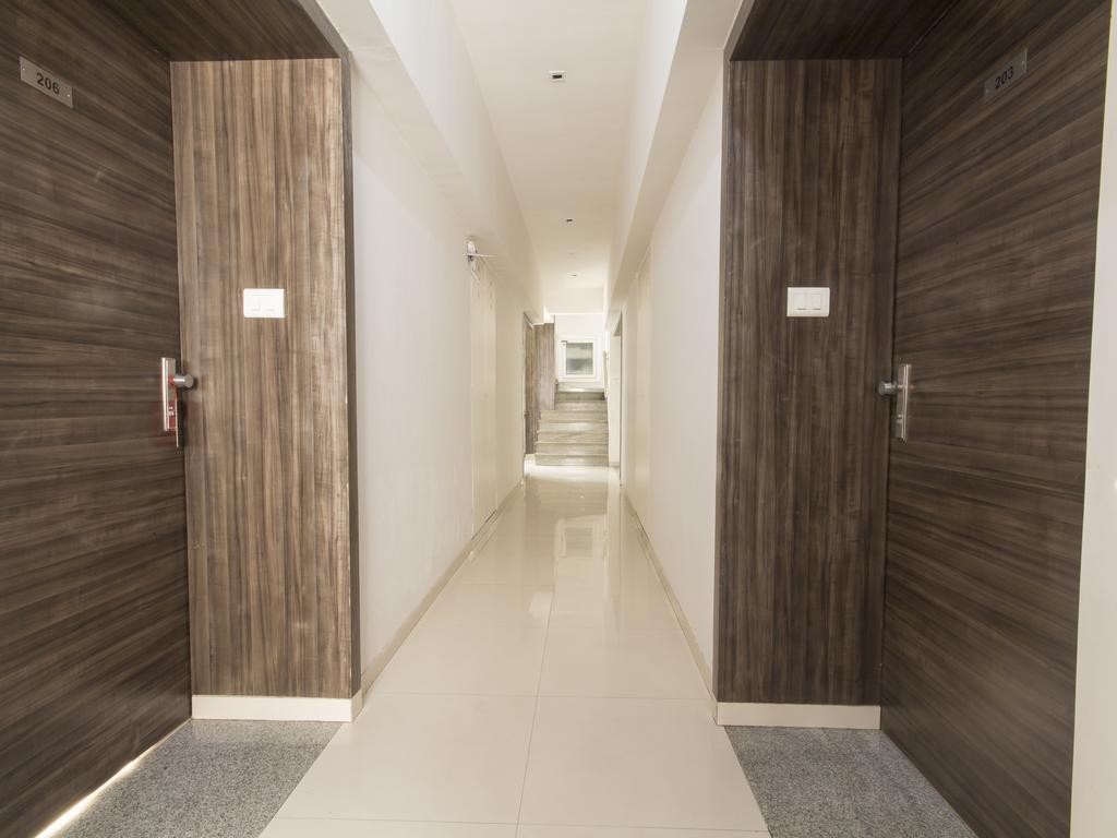 Hotel Monarch Guestline In Midc Rabale, Navi Mumbai Exteriör bild