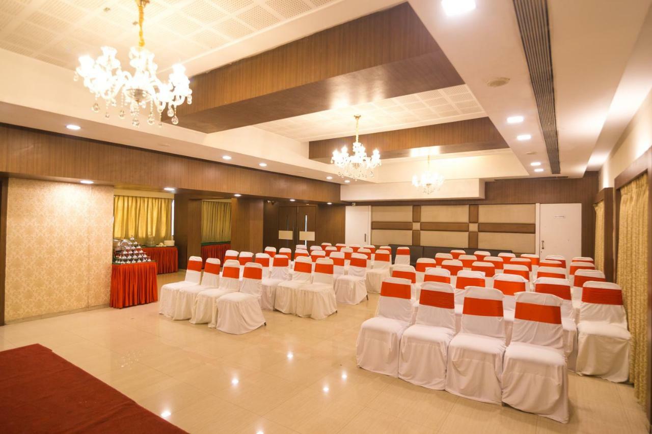 Hotel Monarch Guestline In Midc Rabale, Navi Mumbai Exteriör bild