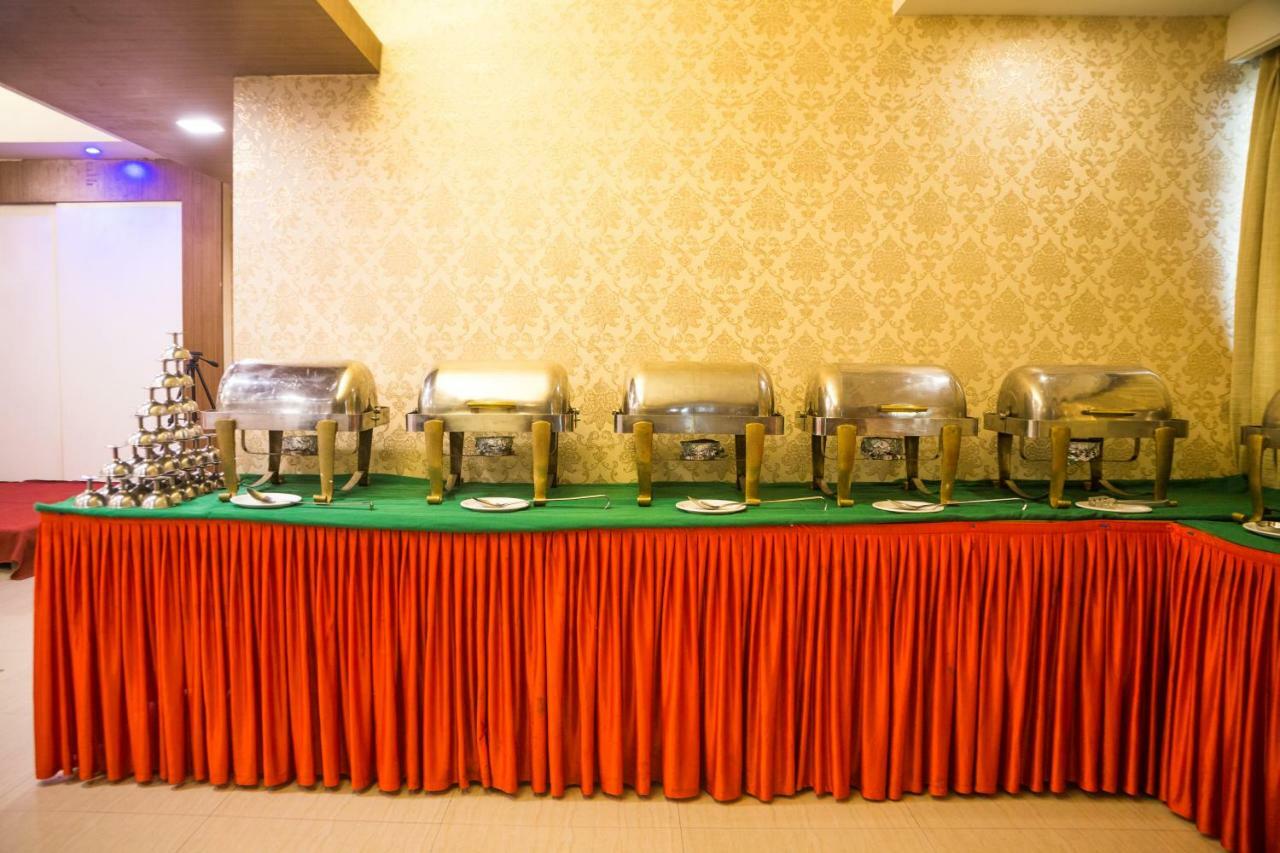 Hotel Monarch Guestline In Midc Rabale, Navi Mumbai Exteriör bild